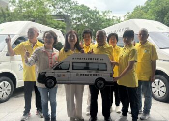 社團法人新北市南汐無上宮慈善協會 捐贈屏東2輛復康巴士