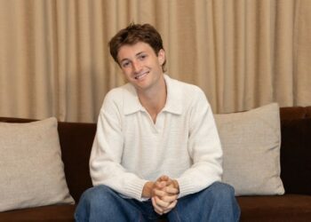 「暈船神曲主唱」亨利莫迪首登台　自嘲愛情苦手：總愛上不該愛的人