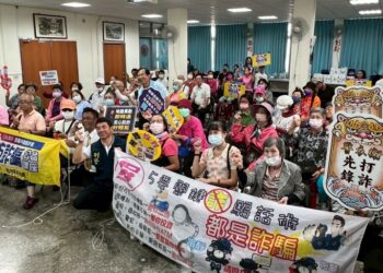 屏警公私協力走入社區宣講 呼籲長輩不要讓善良被利用、讓血汗錢被揮霍
