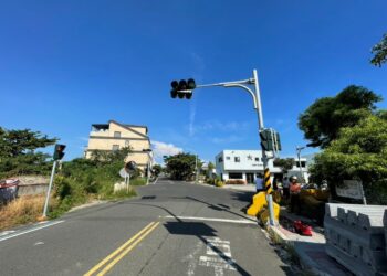 號誌到位、電力待命 小琉球學童通學路再升級