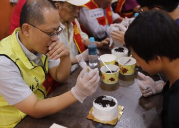 阿嬤「愛流目油」華山基金會與少年培力園辦祖父母節活動     跨世代互動超暖心