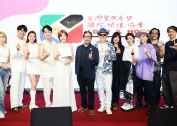 王瞳愛永恆傳遞!台灣愛與希望國際關懷協會」愛心獻唱!