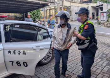 民眾不知道路怎麼走 內埔警指點迷津