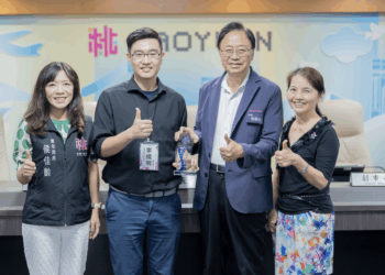 桃園新創櫛構科技獲創新商務獎     張善政讚青年局輔導有成     樹立新創典範