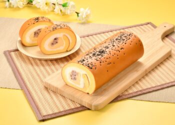 亞尼克中秋創意獻禮 生乳捲遇見蛋黃酥 鹹甜流心掀搶購熱潮