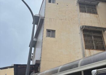 高雄前鎮興陽街民眾屋頂修漏 摔傷送醫不治