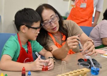 走進「阿嬤的魔法廚房 祖孫齊聚同樂玩科學