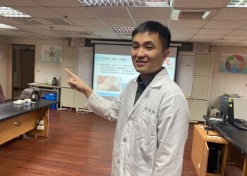 衛福部台南醫院皮膚科主治醫師黃信畬分享5招改善腋下多汗與狐臭