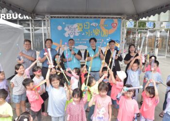 夏日水樂園公益活動　魏嘉彥陪伴親子消暑同樂