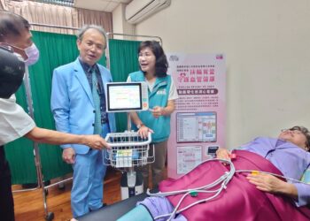 嘉義縣健康篩檢增添利器 扶輪社捐贈非侵入式動脈血管硬化檢測儀