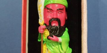 中華關聖文化世界弘揚協會與中華郵政合作　推《忠義千秋關帝聖像典藏郵冊》限時贈公仔