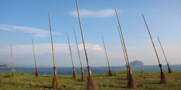 基隆潮境公園「掃把救星」功成身退,人氣地標回歸大地藝術本質