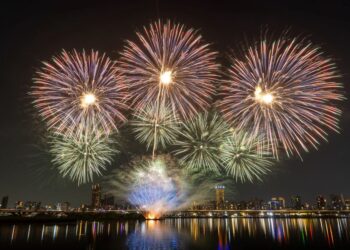 大稻埕夏日節登場 首場300秒煙火秀吸引逾6.8萬人共賞