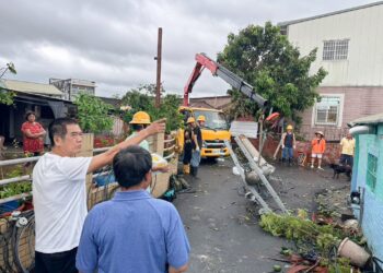 議員治眼不忘救災　信賴眼科雷射精準回春