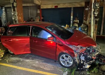女子酒駕自撞波及3車輛1電桿輕傷 左營警依法究辦