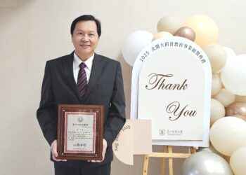 王正坤醫師再捐款支持北醫與清寒學子 捐助教育逾千萬元獲教育部銀質獎牌