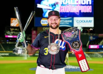 影/《MLB》勞雷連兩場炸裂!本季首位50轟打者 破紀錄成為史上最強捕手砲!