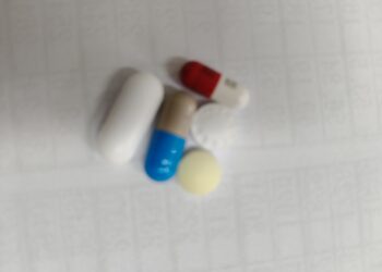 健康專欄／藥理學碩士何文勝與藥師陳子翔對談　營養補充食品與藥物治療有何不同？