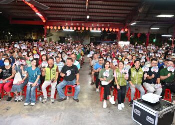 高雄市長初選參選人邱議瑩力拚對手本命區﹗　小港座談會爆滿如主場優勢。