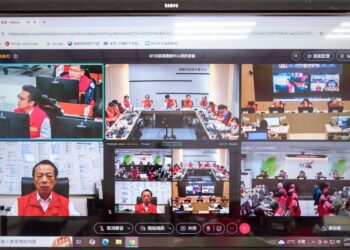 翁章梁勘查鴨母寮大排竹村里段  傾聽地方抗洪意見