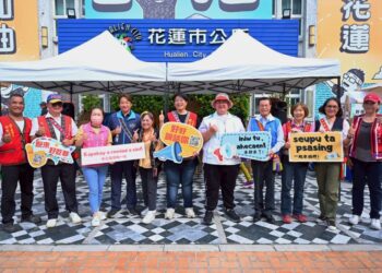 原民日「野市」市集  市長魏嘉彥學族語同樂