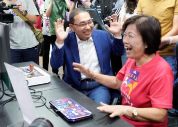 侯友宜與長輩電競同樂     新北9月推全台首創銀髮電競課程     打造跨世代學習場域