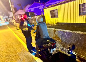 嚴抓闖紅燈與未戴安全帽　東港警啟動路口大執法