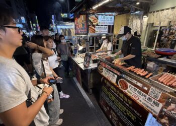 高雄六合夜市數位轉型現正發酵中! 青年作品曝光夜市人情味,引發網路熱點關注