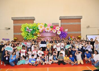 美國學人與宜蘭接待家庭相見歡    琉璃珠串起跨國情誼