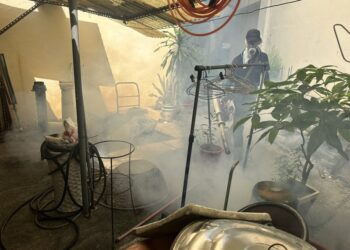 三民區陷「煙霧戰」！衛生局連日噴藥惹民怨　餐飲業者嘆：客人都不敢上門