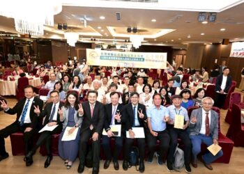 石崇良部長南下高雄參加台灣SMA病友協會20週年感恩饗宴 與病友合唱「感恩的心」見證愛與希望之路