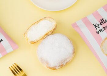 不用飛韓國!超人氣的『Knotted』生乳風味甜甜圈正式登台!