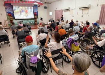 高雄榮家攜手楠梓樂齡學習中心葉金福復健師帶領長輩運動  推動樂齡保健課程
