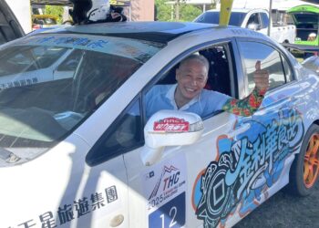 ▲葉竹林坐進車裡的那一刻，心跳直接加速。（圖／葉竹林服務處提供）