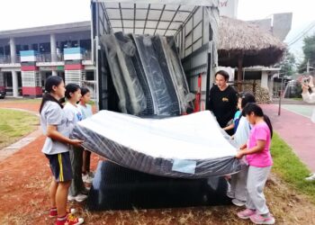 送愛到阿里山  Emma公司把床墊送上山