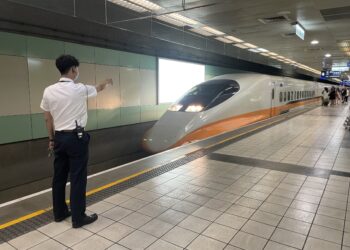 估上午脫離樺加沙暴風圈 高鐵宣布周二全線正常營運