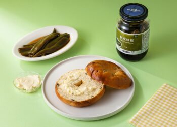 里仁攜手好丘聯名 推出純素「義式腰果貝果」與奶素「剝皮辣椒乳酪貝果」