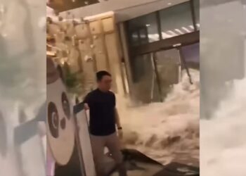 影音/颱風樺加沙廣東登陸 香港酒店海水沖爆玻璃門