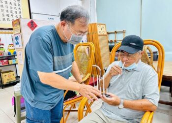 屏東縣檢驗中心走入社區   邀民眾體驗聞臭及水質檢測