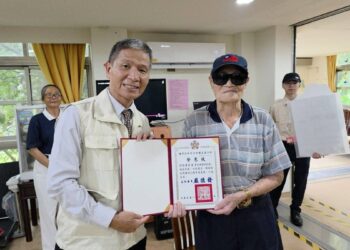 九三軍人節彰化榮家表揚抗戰榮民 郭振華伯伯獲頒慰勉金紀念章