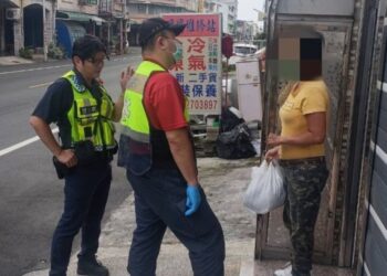 民眾突覺缺氧　內埔警消協助就醫