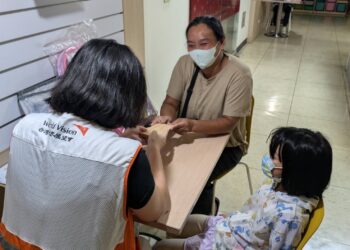 展望會南區發放7300萬助學金 弱勢家庭獲愛心物資支持迎新學期