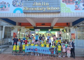 讓交通安全從教育紮根 東港警分局與竹林國小小朋友們有約