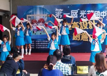 影音/全國首創校園公車亭設計競賽   學生創意化身高雄新地標