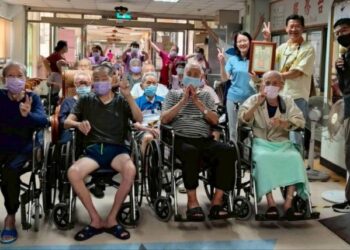 張志範將軍薩克斯風演奏　九三軍人節樂聲伴舞溫暖高雄榮家