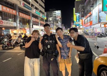 迷路也有好風景 新興警暖陪日籍旅客赴著名夜市