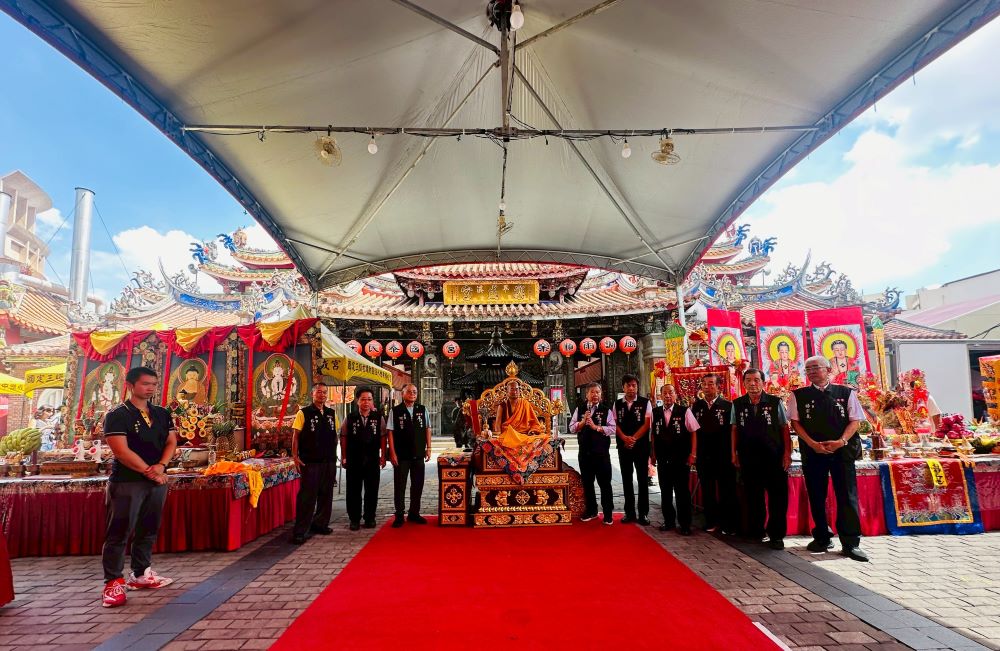 樂成宮董事長何敏誠對於這次佛、道共聚的祈福法會表示歡迎。(圖/記者林均和攝)