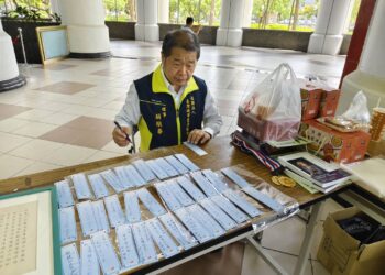 教師節硬筆書寫大賽 臺南市議會謝師賀卡登場