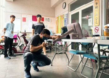 行動維修志工深入黎明社區 屏縣府打造惜物修繕暖服務