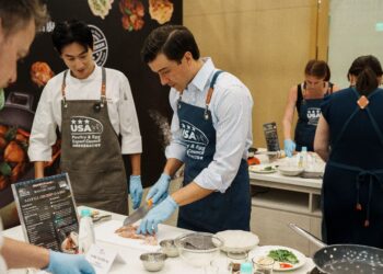 美國農業部次長訪台   推廣美國雞肉   中西合璧刈包體驗展現台美飲食交流